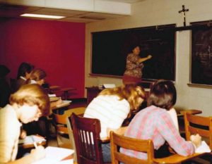 Dr. Ann Hicks teaching students in the classroom.