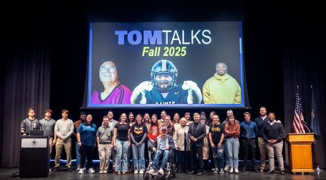 Color-Blind art student wins the Tom Talks Judges Award