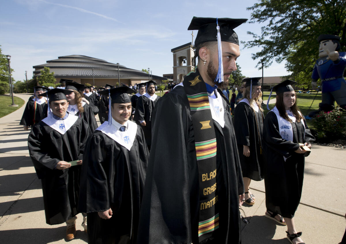 TMUgrad 051422  © Bruce Crippen