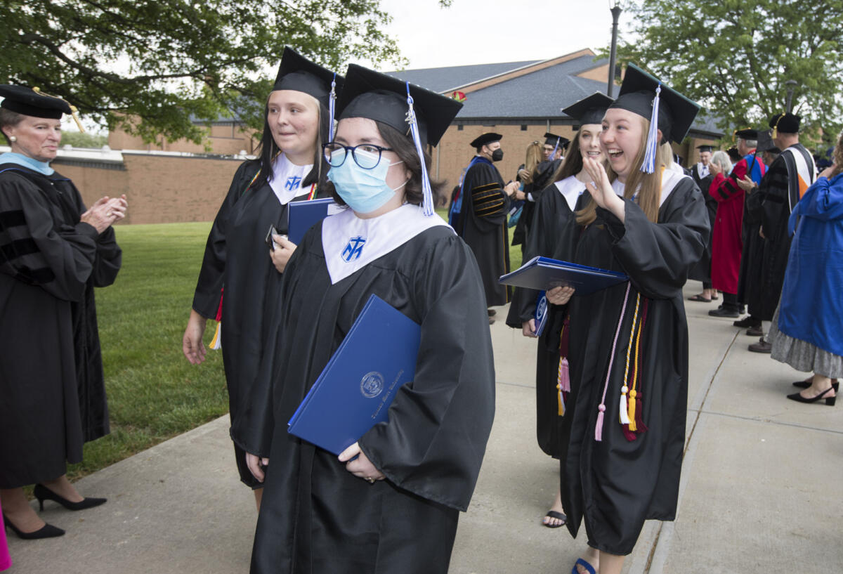 TMUgrad 051422  © Bruce Crippen