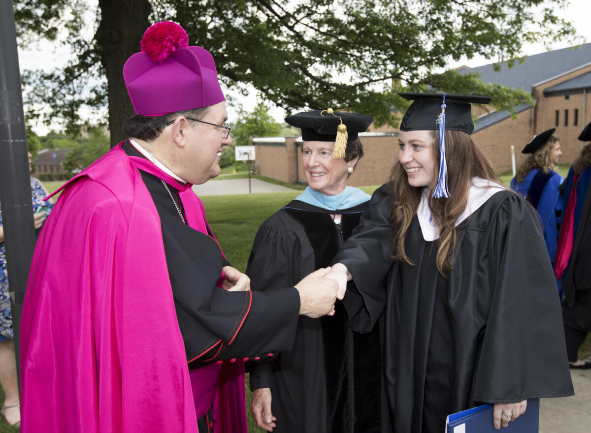 TMUgrad 051422  © Bruce Crippen