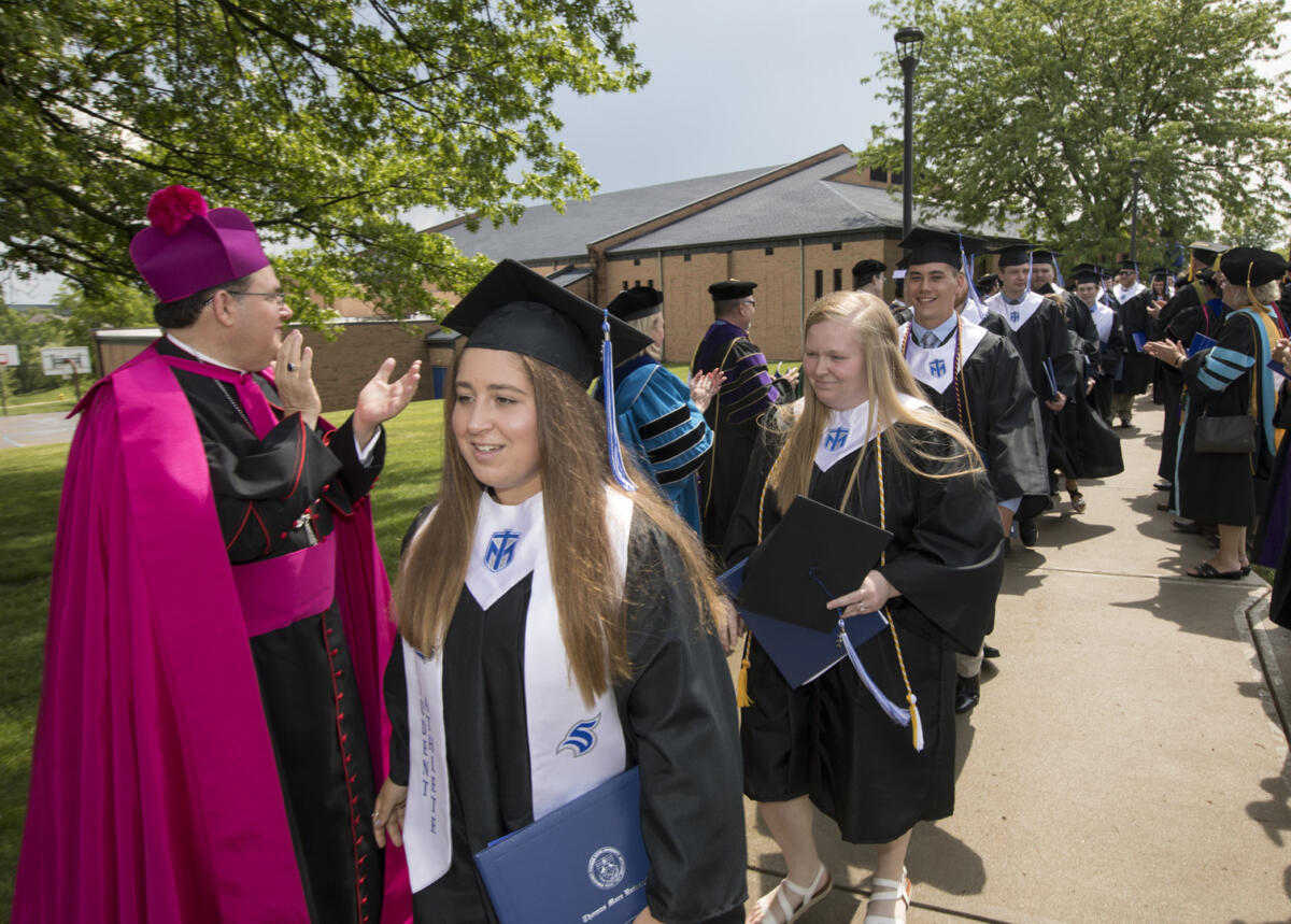 TMUgrad 051422  © Bruce Crippen