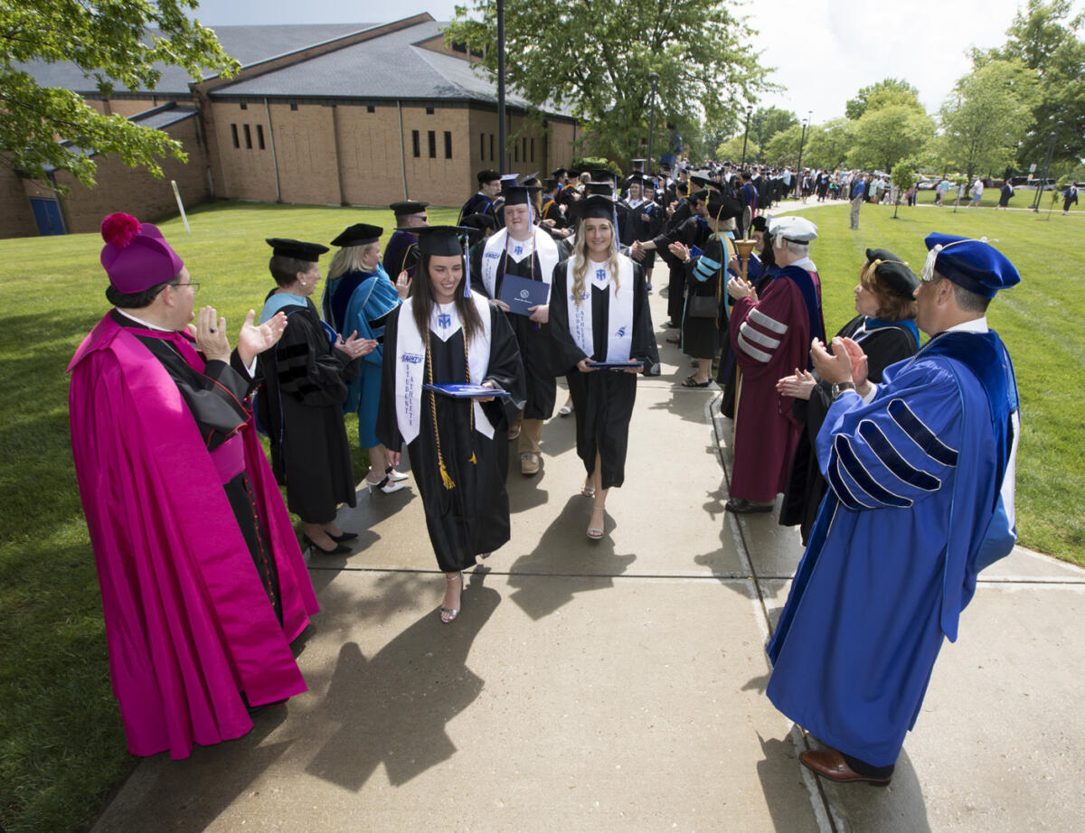 TMUgrad 051422  © Bruce Crippen