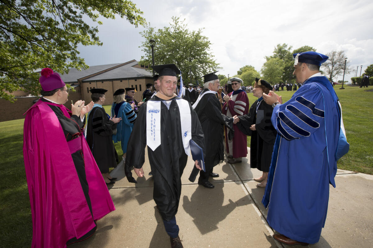 TMUgrad 051422  © Bruce Crippen