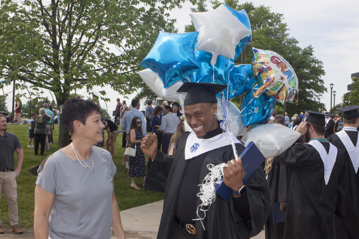 TMUgrad 051422  © Bruce Crippen