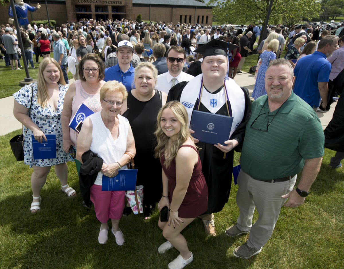 TMUgrad 051422  © Bruce Crippen