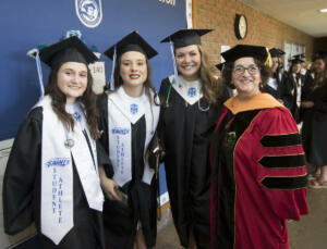 TMUgrad 051422  © Bruce Crippen